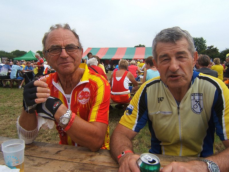 2011-08-01 46 Chacun sa boisson.JPG